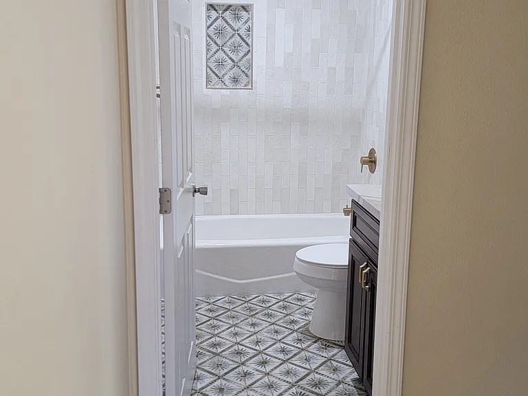 415 W McElhany Ave #A — Photo 6