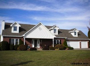 17263 Meadowlark Dr, Peosta, IA 52068