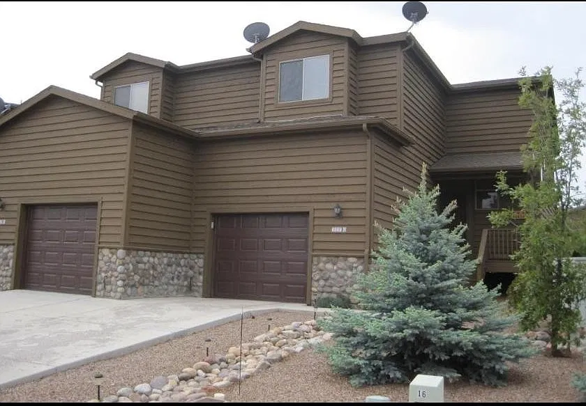 2 bed, 2.5 bath, 1352 sqft, $2,000 — Photo 1