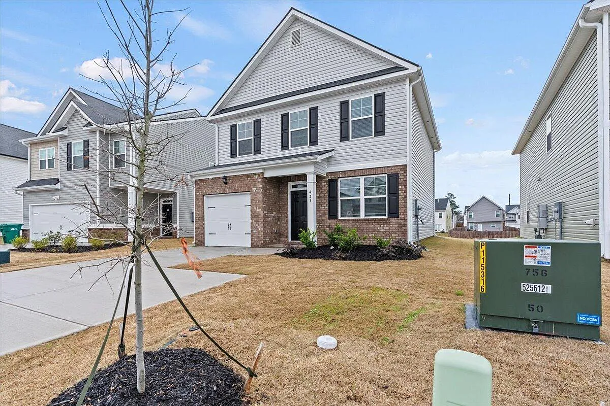 3 bed, 2.5 bath, 1663 sqft, $2,050 — Photo 2
