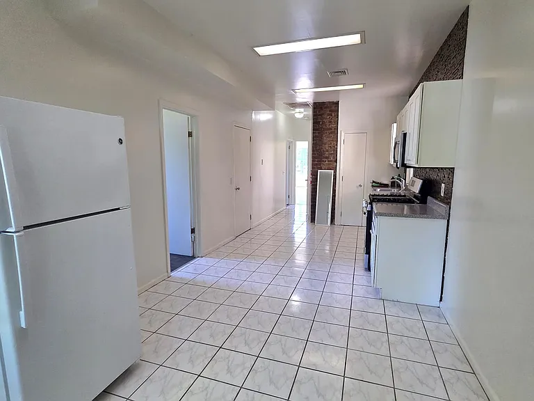 953 Bergen St #2 — Photo 5