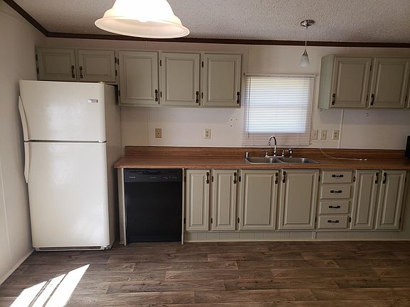4th image of 142 Maxwell Cir