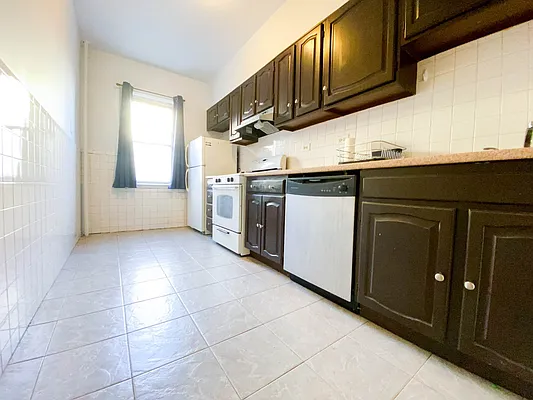 Rented by RealTegrity NY LLC | media 16