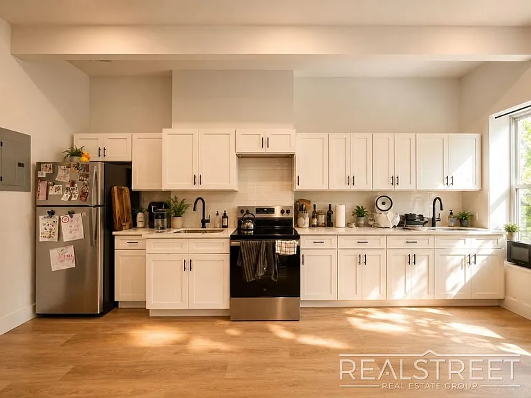 350 Vernon Ave #3 — Photo 2
