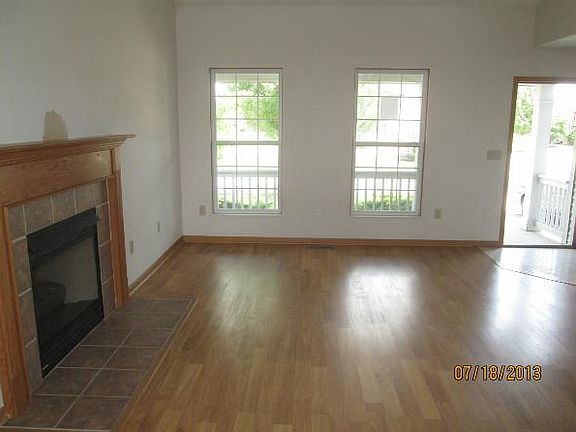 3rd image of 1294 Pearl Ct