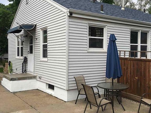 3rd image of 1001 Hopkins Dr