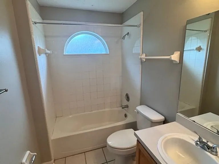 109 Hawthorn Hedge Ln — Photo 15