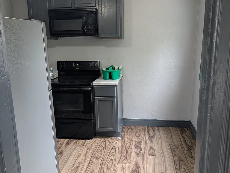 1522 Clifton Ave #1 — Photo 3