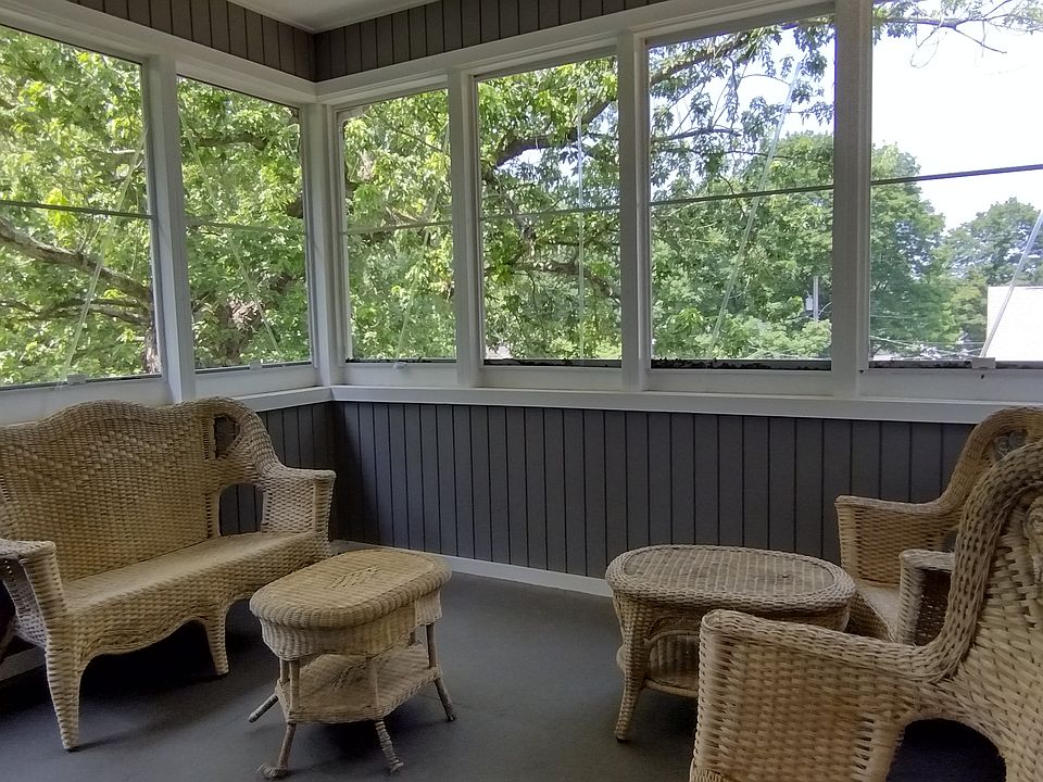 Enclosed Porch Newly painted and all new screens.