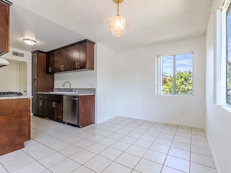 Chatsworth Rent This Now — Photo 19