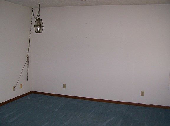 4th image of 102 W Amber Dr