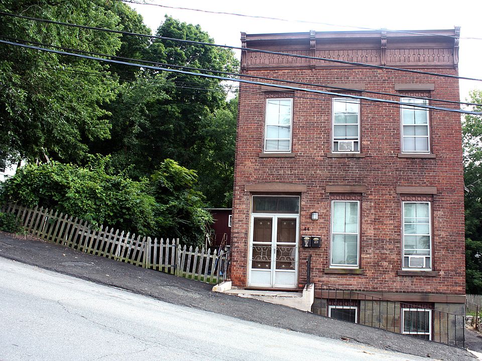 1st image of 44 Christie St