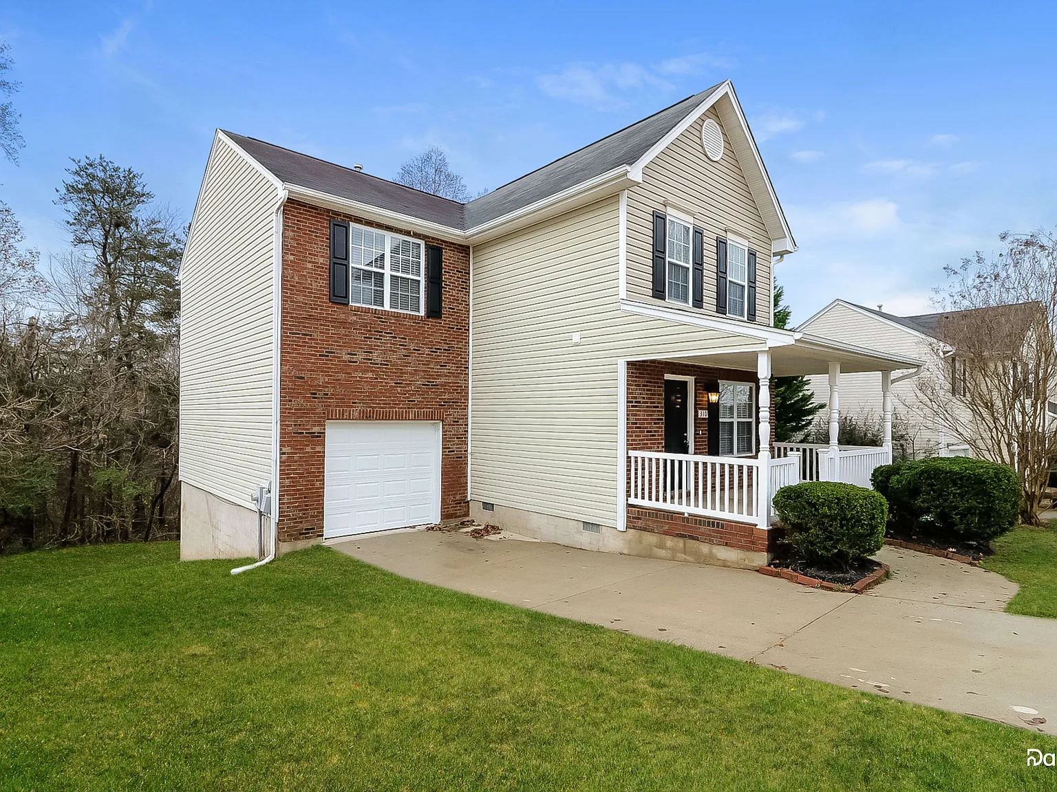4 bed, 2.5 bath, 1758 sqft, $2,130 — Photo 2