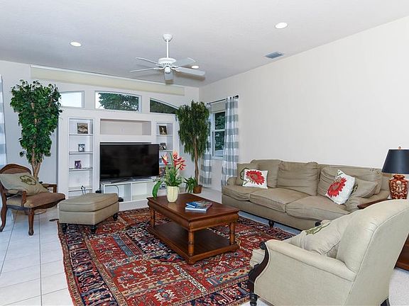 3rd image of 7207 Coachlight St