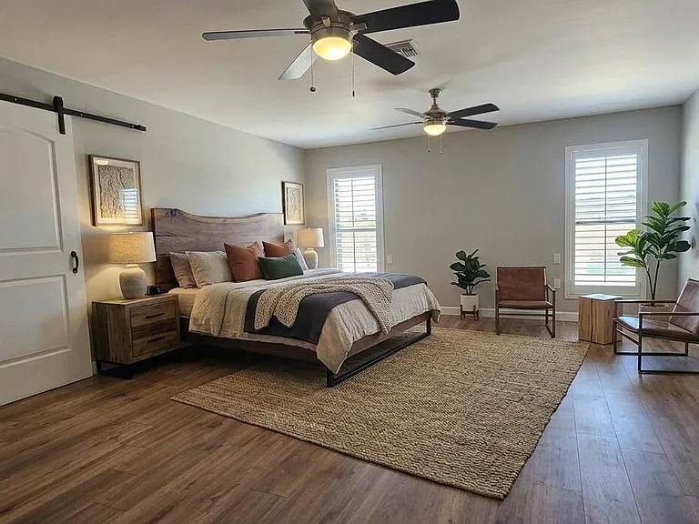1131 E Redfield Rd — Photo 15