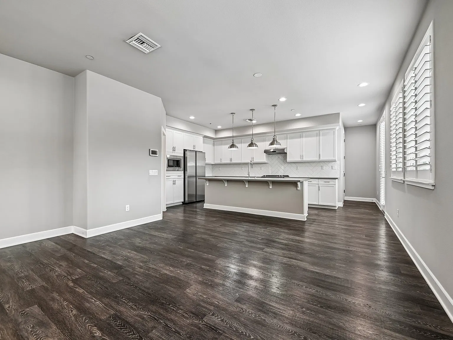 2 bed, 2.5 bath, 1833 sqft, $3,650 — Photo 3