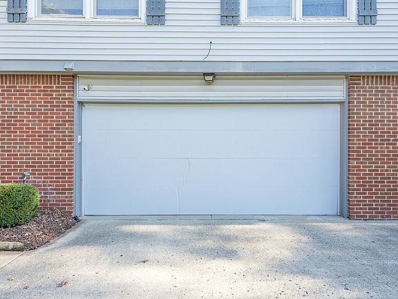 4th image of 7547 Farm View Cir E