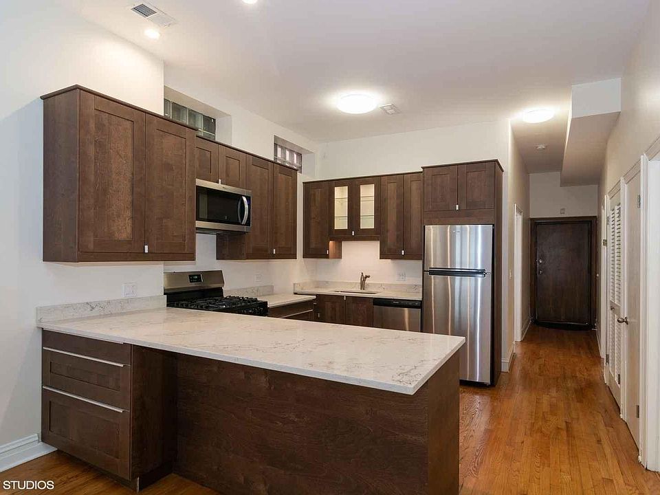 1st image of 1701 N Clybourn Ave #3