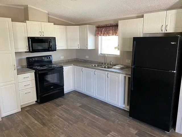 3 bed, 943 sqft, $1,095 — Photo 2