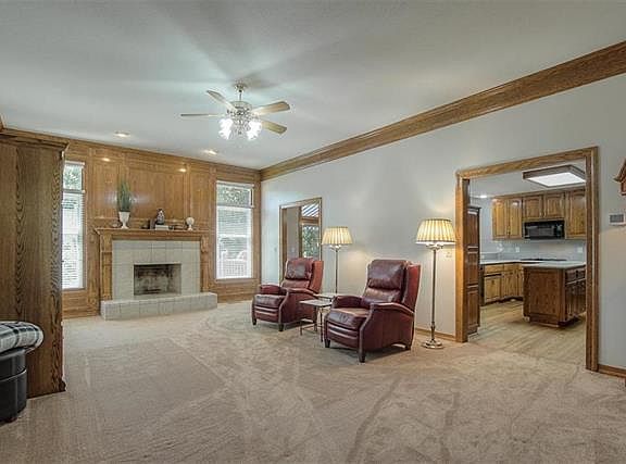 4th image of 7649 N Lucerne Ct