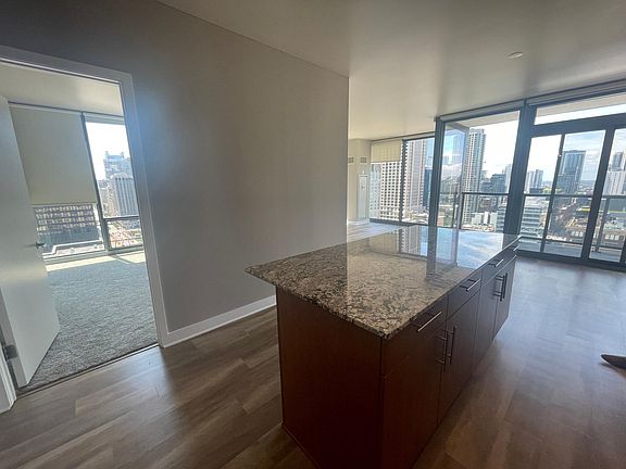 5th image of 600 N Dearborn St #2207