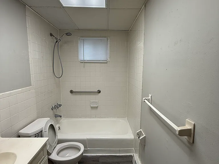 220 Glen Haven Rd #D — Photo 10