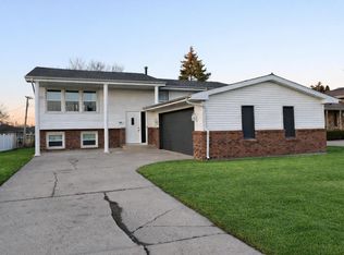 411 Cherry Hill Rd, Dyer, IN 46311