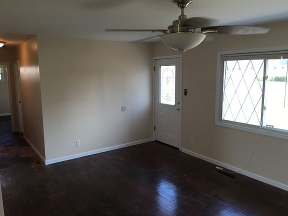 5th image of 105 Cranewood Dr