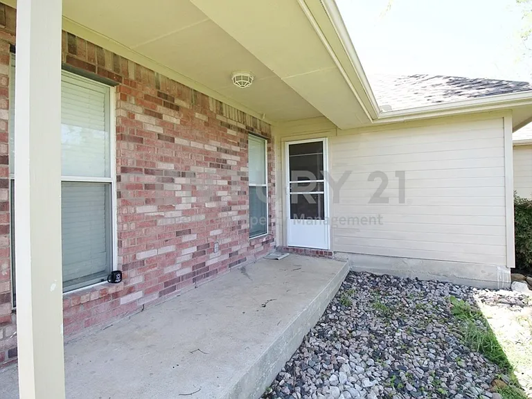 809 Foxwood Ln — Photo 25
