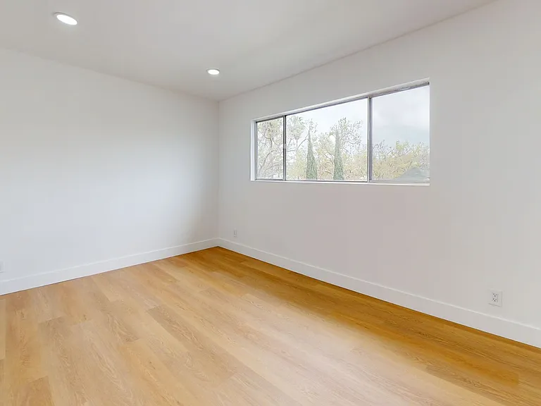 212 S Arnaz Dr — Photo 10
