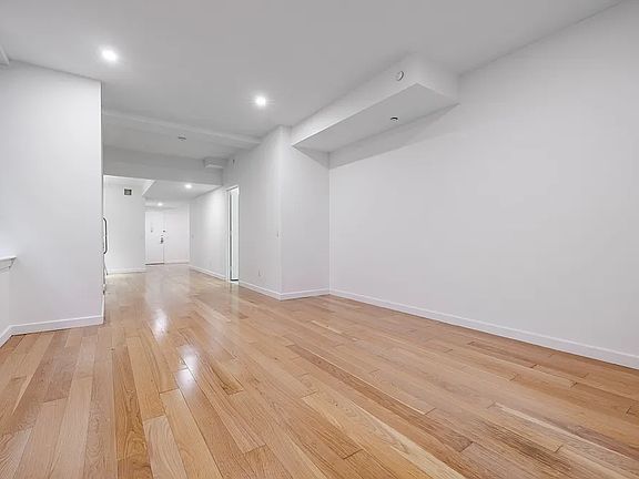3rd image of 37 Wall St APT 18j