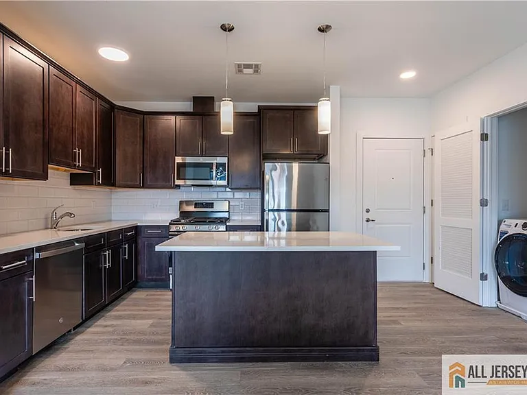 1025 Raritan Rd #414 — Photo 12