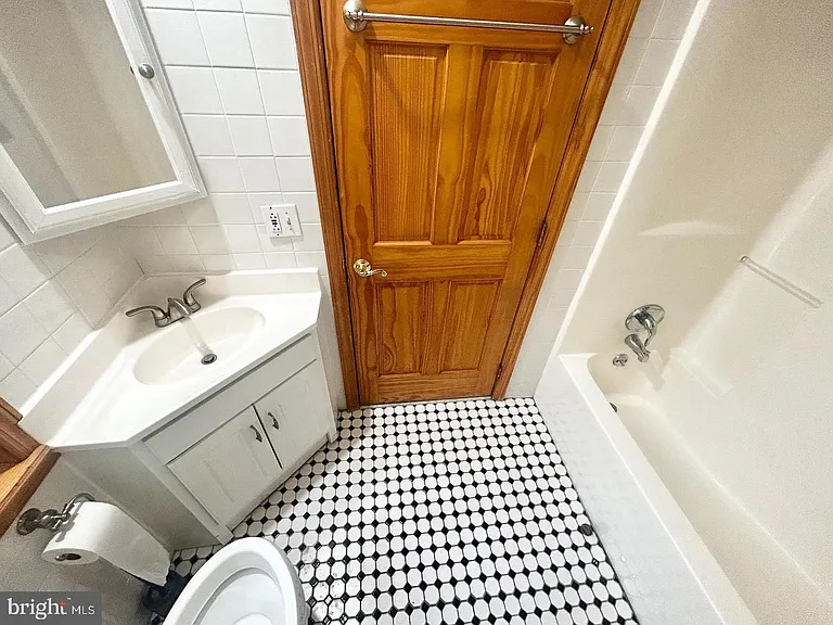 2635 W Girard Ave #B — Photo 7