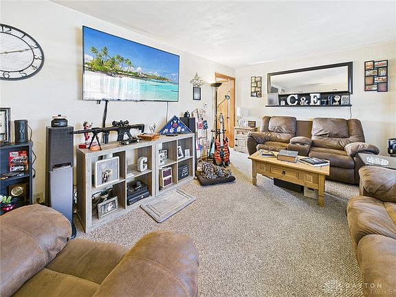 2nd image of 104 Hilltop Dr