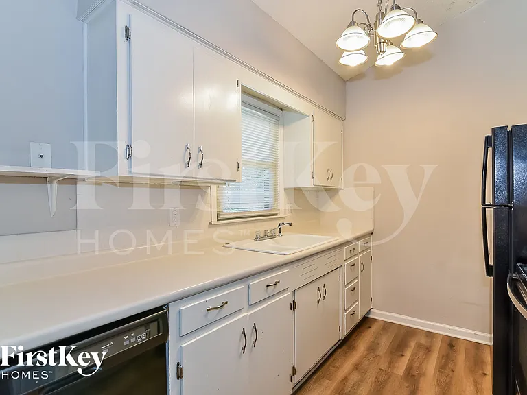 307 NE Arlington Cir — Photo 6