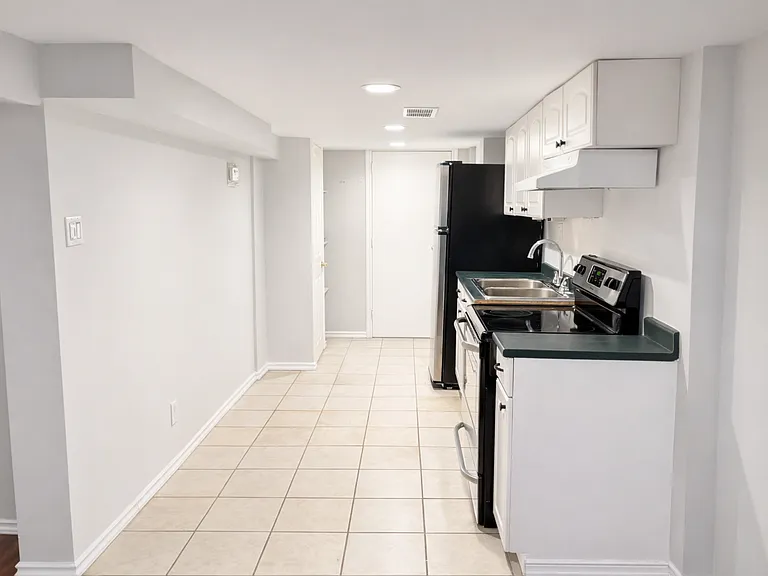 317 Queen St S #3 — Photo 1