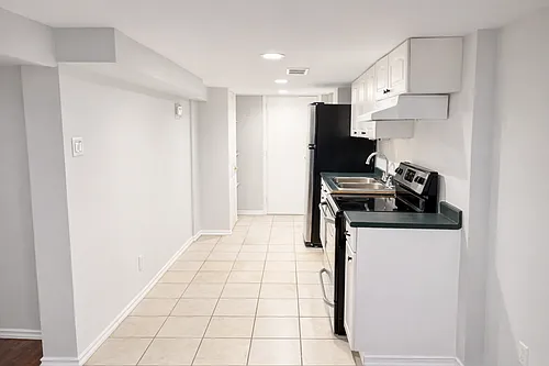 317 Queen St S #3 Photo 1