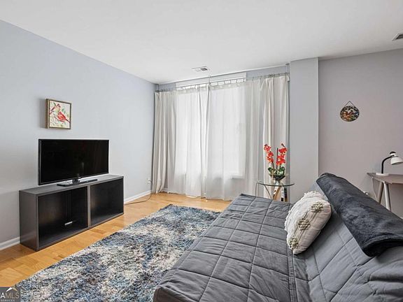 4th image of 1421 Peachtree St NE APT 304