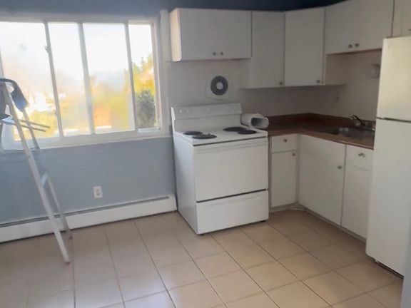 3rd image of 16235 Belmont Ave APT 8