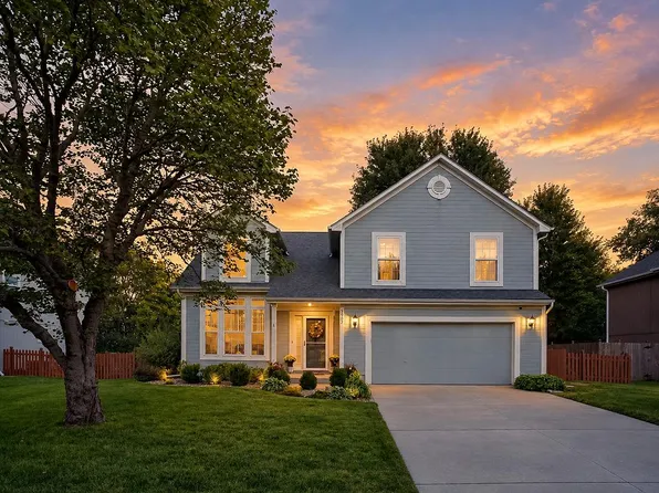 5907 Meadowsweet Ln, Shawnee, KS 66226