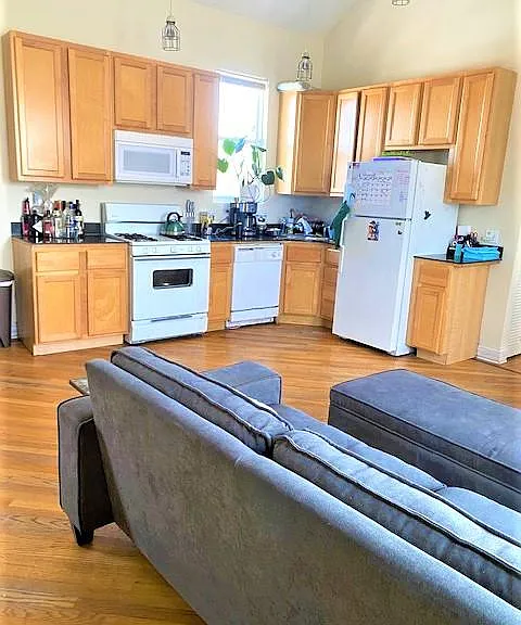 2305 W Grand Ave — Photo 12