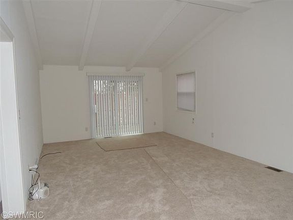 2nd image of 5038 Pine Island Dr NE