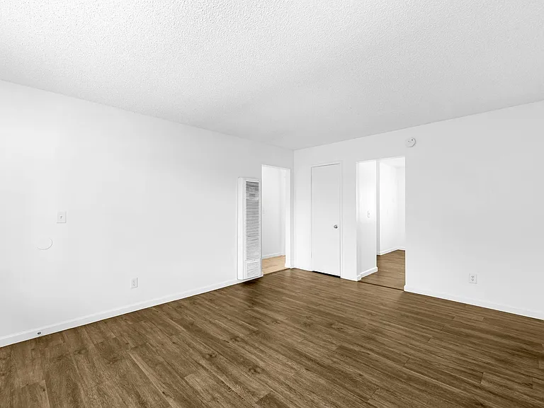 10600 Poplar St — Photo 7