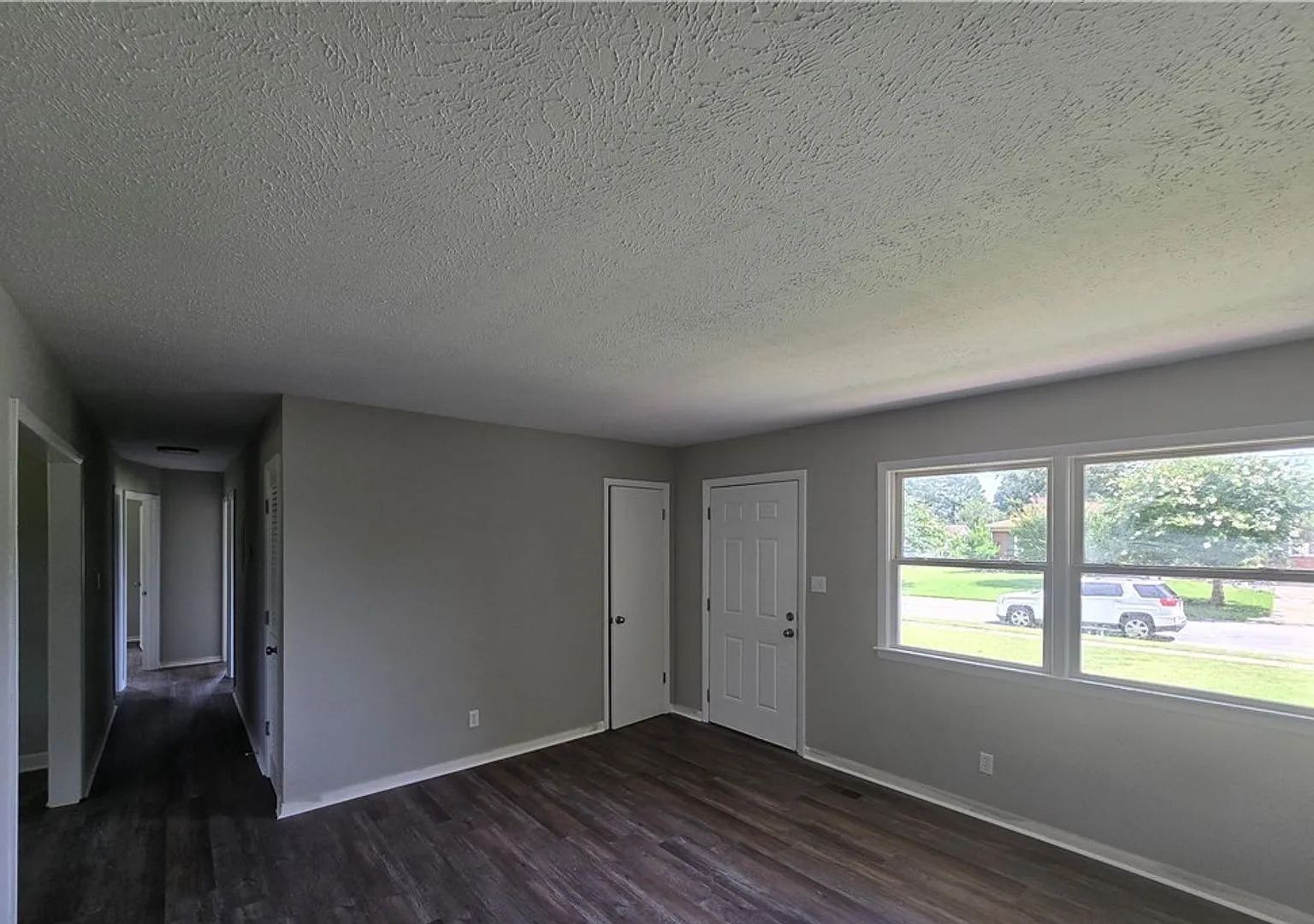 Coming Soon~3 Bedroom, 1.5 Bath Updated Single Family Home — Photo 3