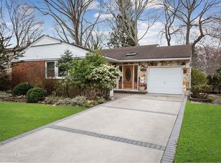 1429 Millwood Ln, Merrick, NY 11566