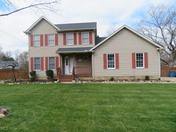 2920 House Dr, Akron, OH 44319