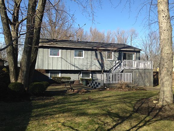 3rd image of 927 Howard St