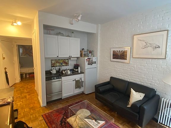 2nd image of 107 Thompson St APT 2C