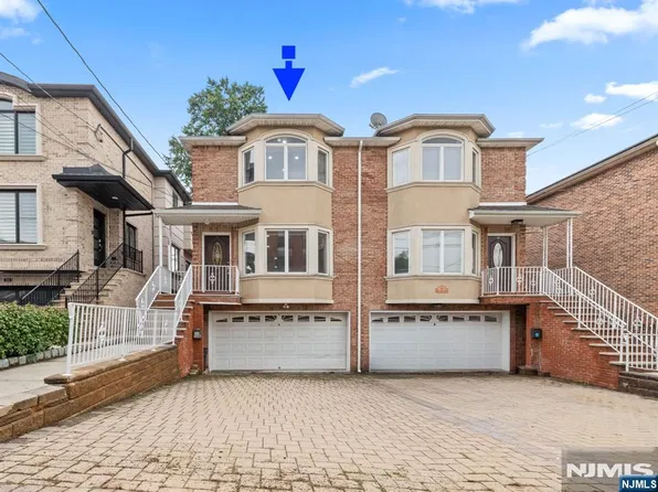 36 W Central Boulevard #A, Palisades Park, NJ 07650