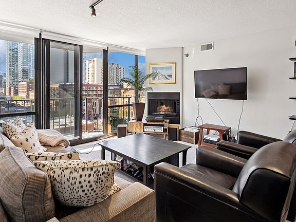 3rd image of 1309 N Wells St APT 604